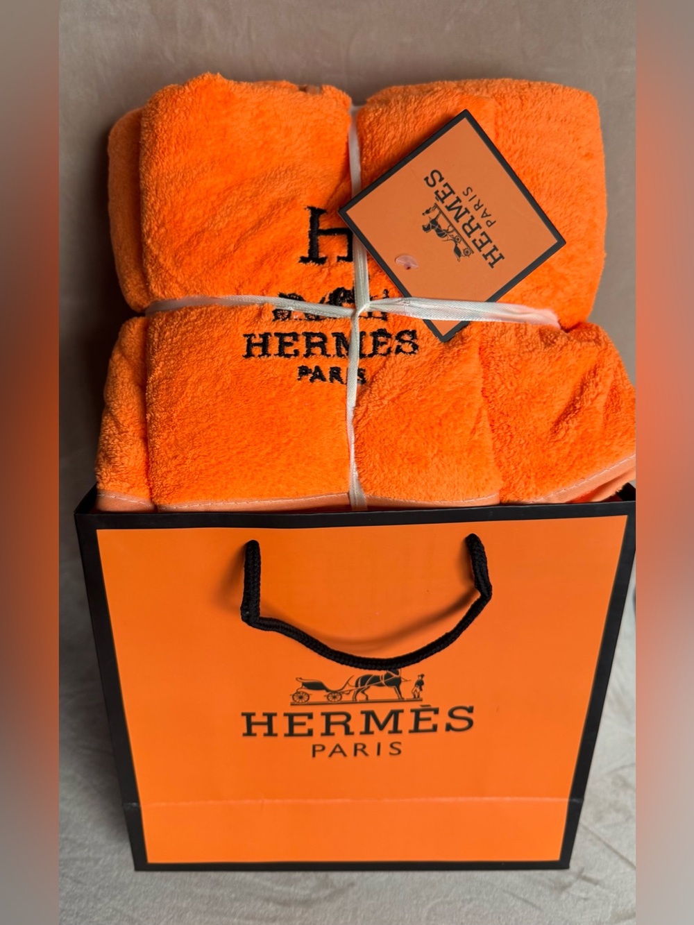 🍁🍁🍁BNWT‼️FASHION HOME DECOR TOWELS SET W/ GIFT BAG🧡